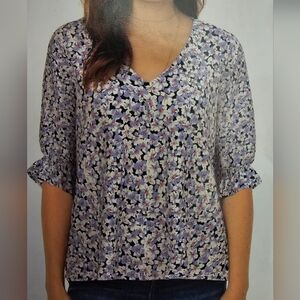 Well Worn VNeck Blouse with Rufled Sleeves. Size xl